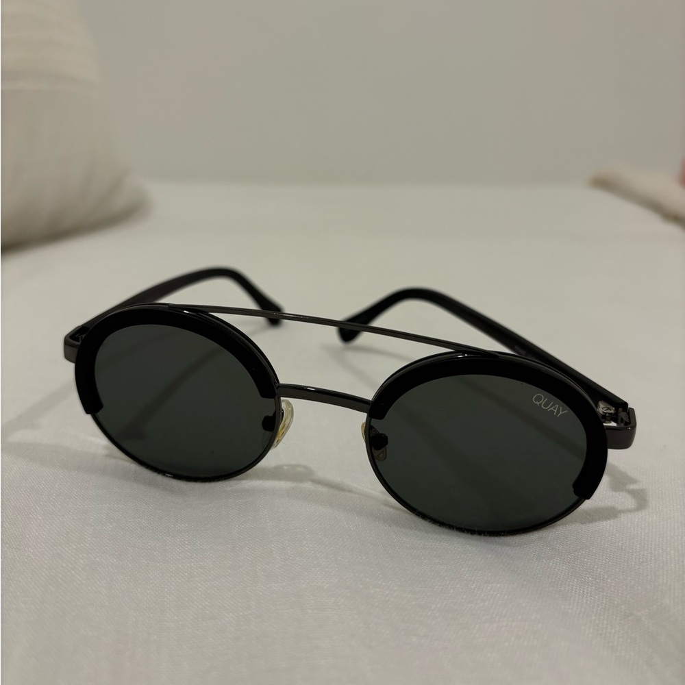 QUAY Come Around Brow Bar Womens Sunglasses in Black w/ Green Lens
